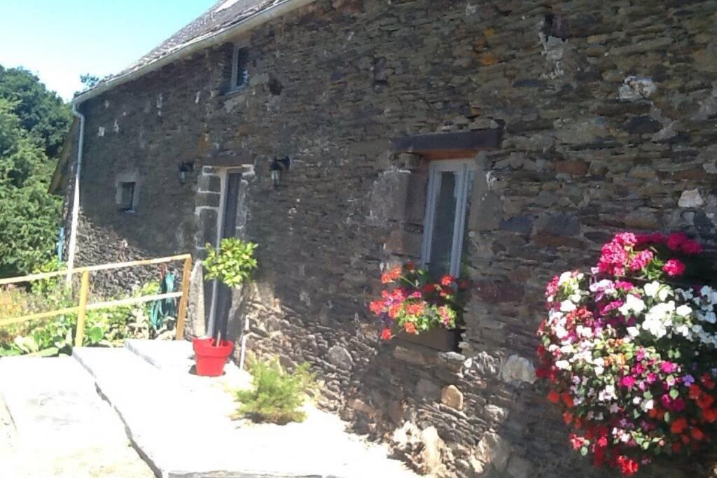 Les Ecuries Is A Modern Renovated Barn Villa Laniscat Eksteriør bilde